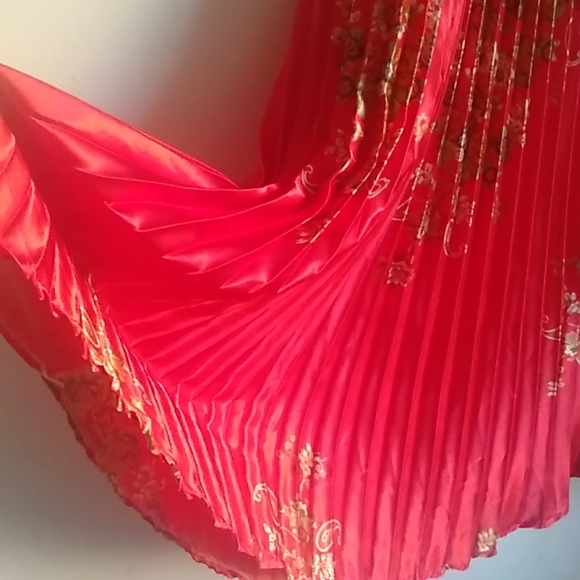 Red pleated long elastic waist skirt - Picture 3 of 8